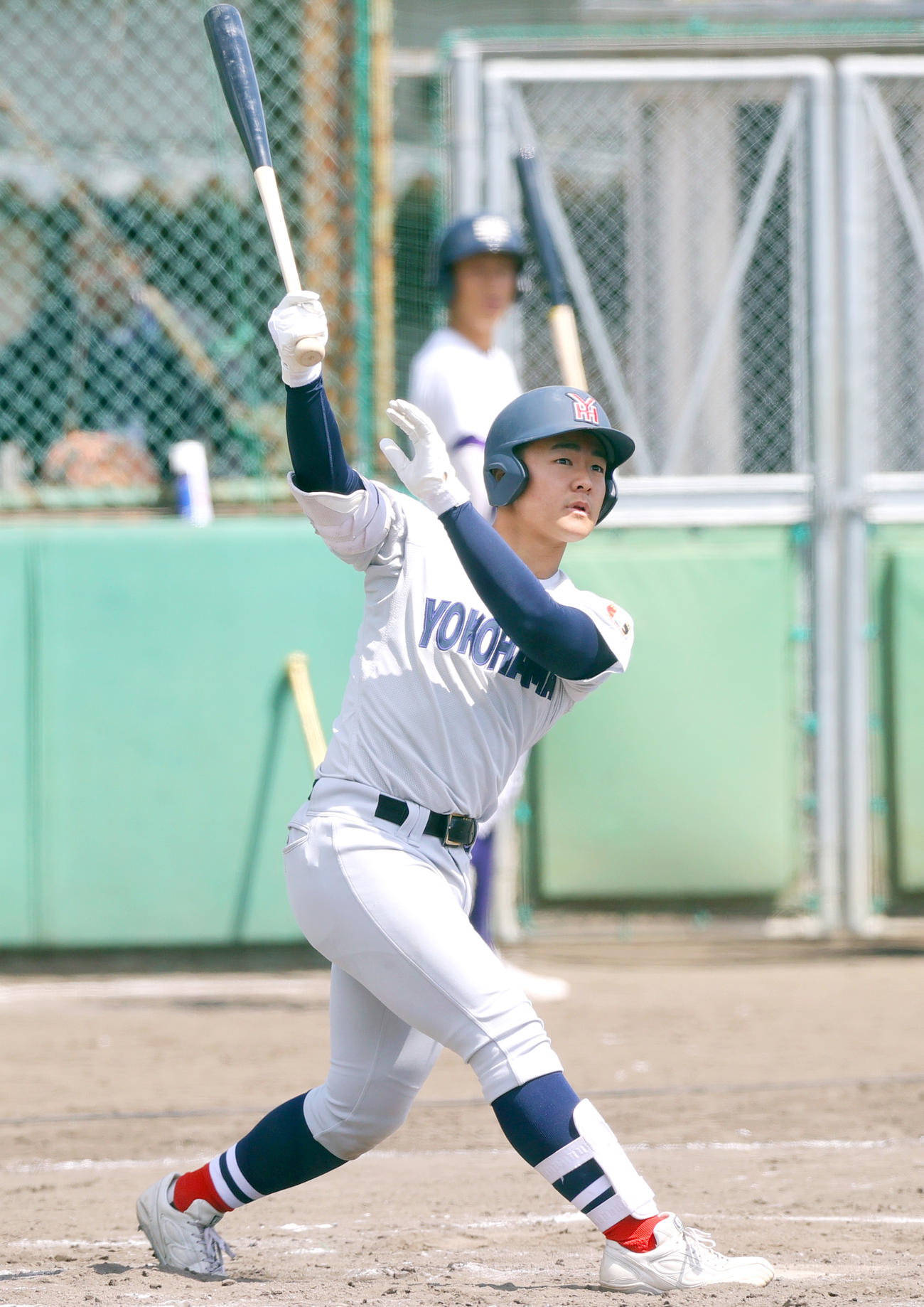 紅白戦　2回表1死三塁、横浜・為永は右越え2点本塁打を放つ（撮影・上山淳一）
