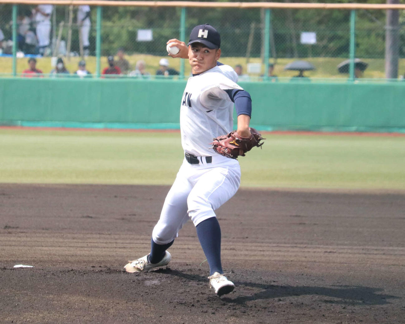 春季大会1次戦1回戦　洛西対龍谷大平安　龍谷大平安の先発、背番号18の河内（撮影・中島麗）