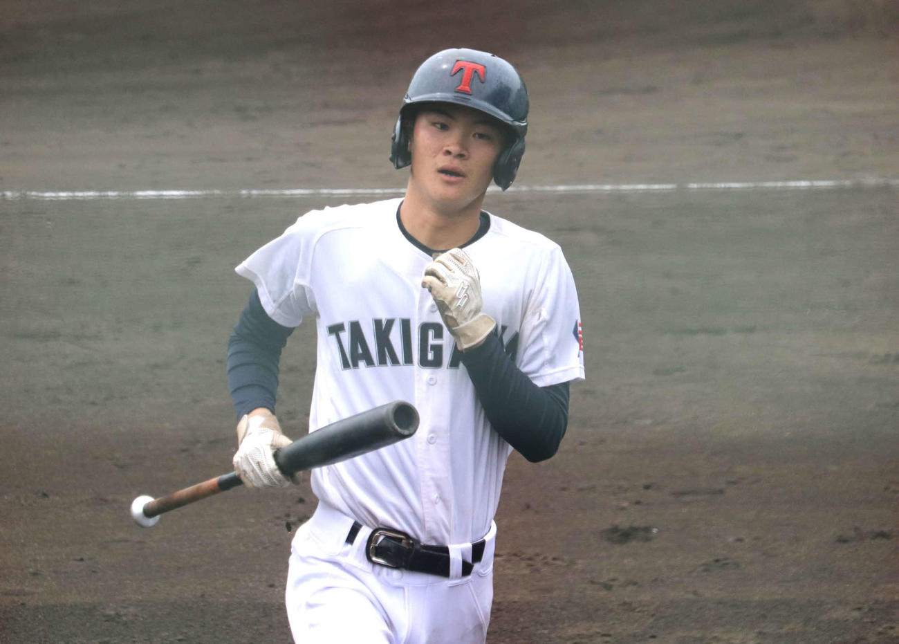 名字にあやかって、ヒガシマル醤油のCMテーマソングがスタンドで演奏された、滝川二・東丸（ひがしまる）（撮影・中島麗）