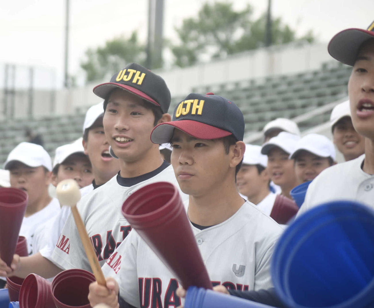 聖望学園戦はスタンド応援に回った浦和実の石戸颯汰投手（撮影・平山連）