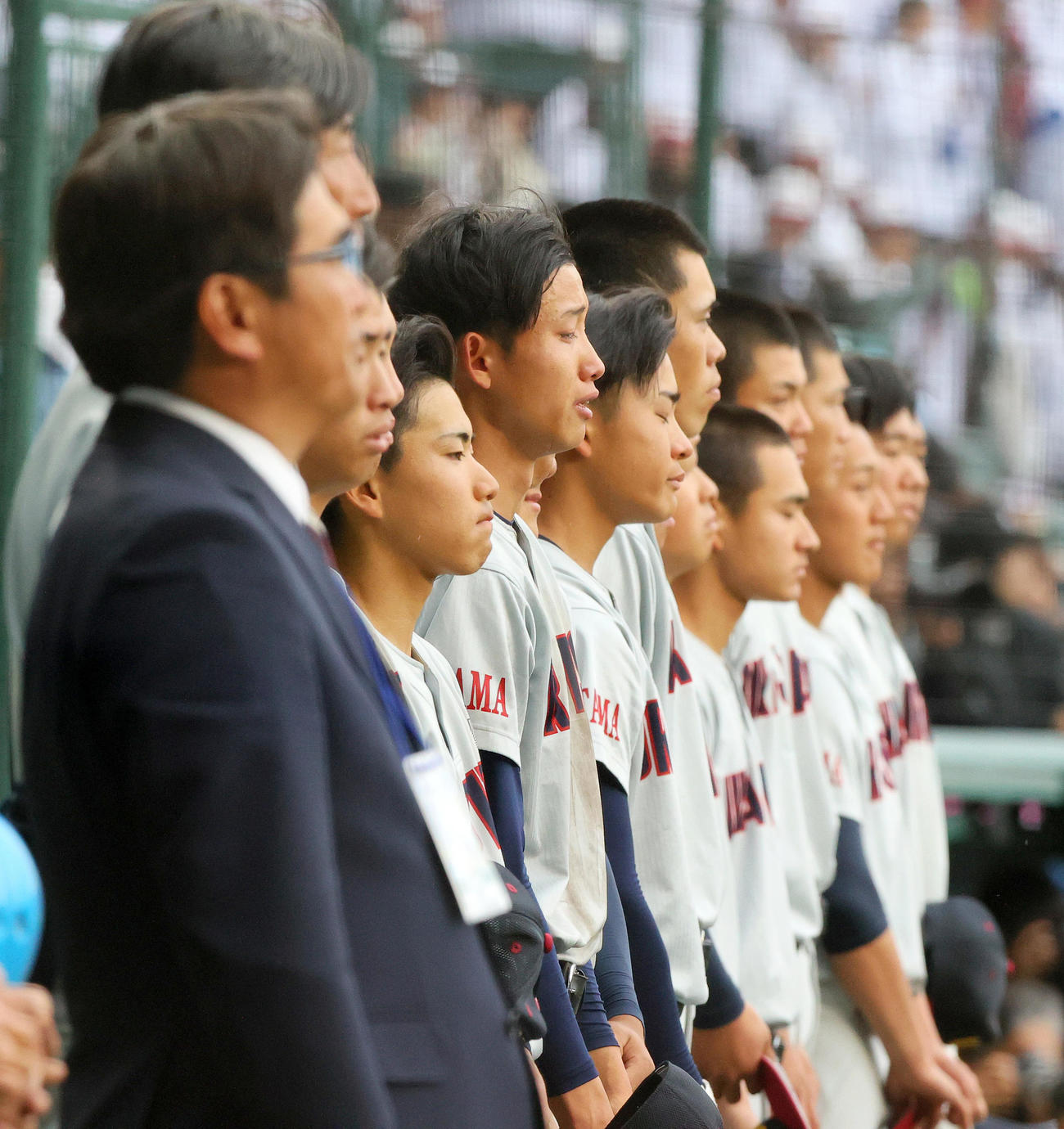 浦和実対智弁和歌山　智弁和歌山に敗れ、涙を流す浦和実ナイン（撮影・上山淳一）