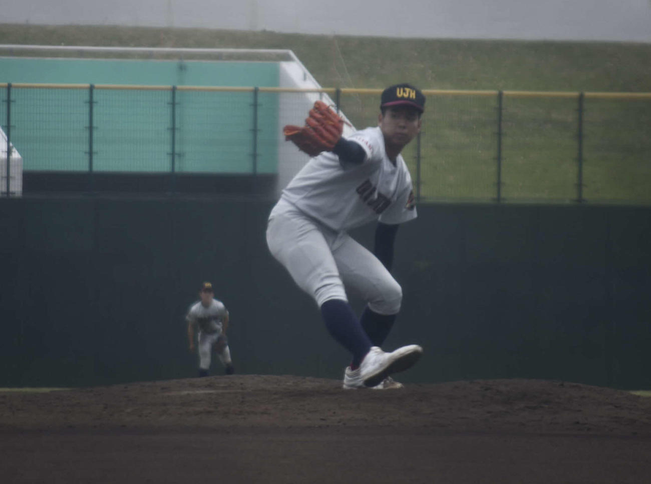 聖望学園戦に3回途中から登板した駒木根琉空投手（撮影・平山連）
