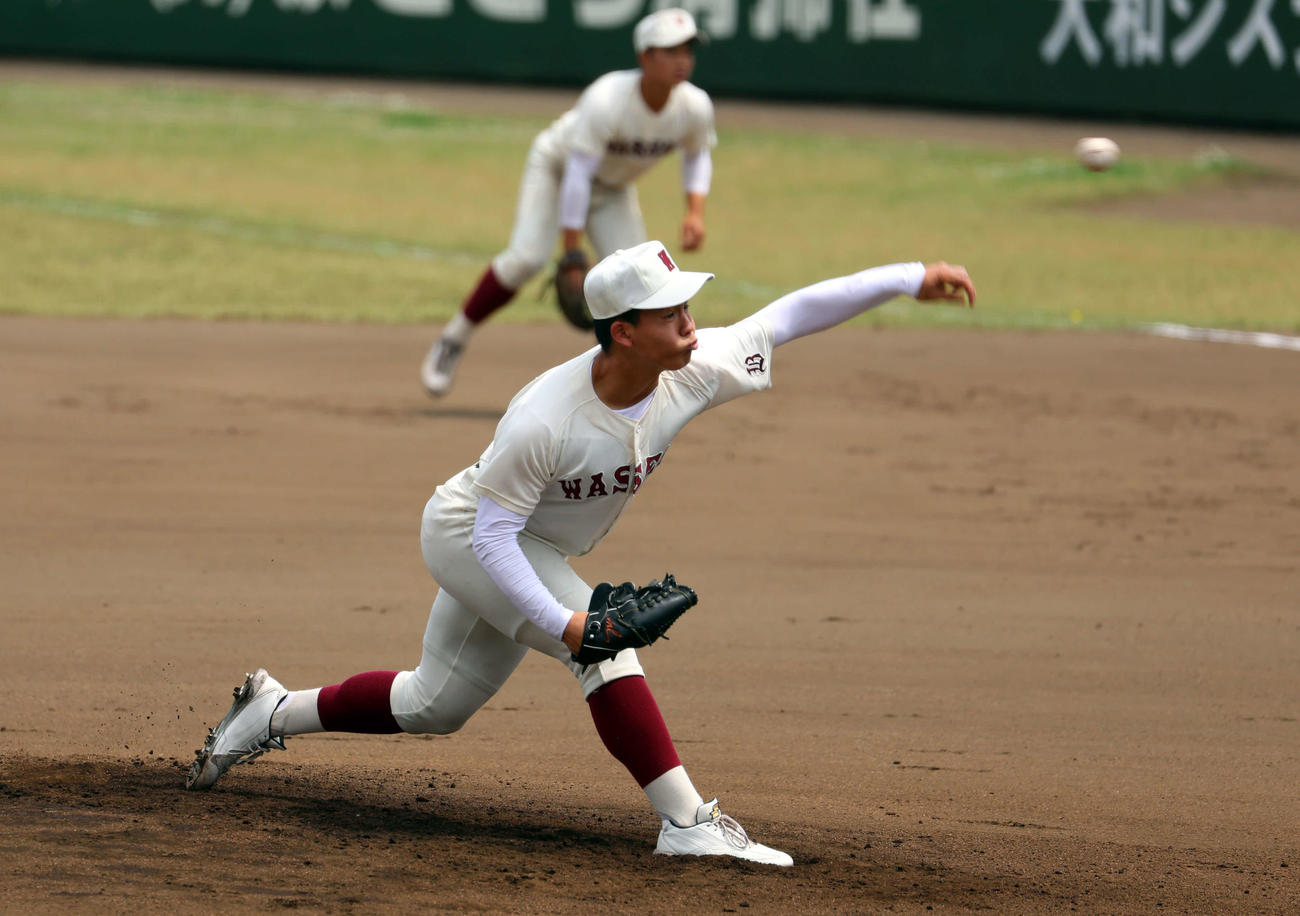 高校野球春季東京都大会準々決勝　早実対日大三　早実先発の中村（撮影・山本朝陽）