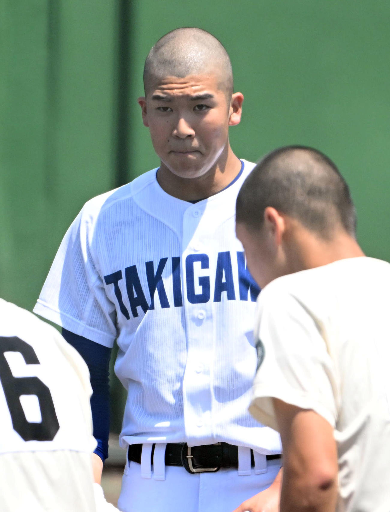報徳学園対滝川　報徳学園に負け悔しそうな表情を見せる滝川の新井瑛太（撮影・石井愛子）