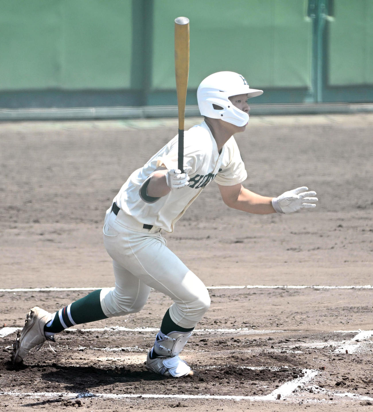 報徳学園対滝川　6回表報徳学園2死満塁、山岡は適時打を放つ（撮影・石井愛子）