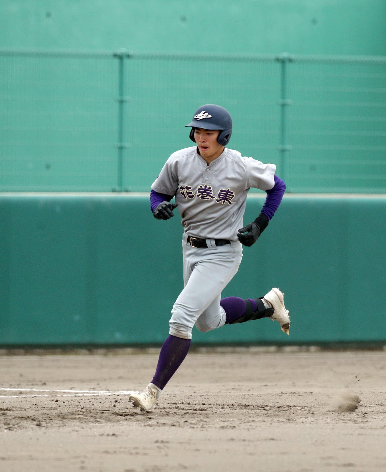 花巻東対花北青雲　ダイヤモンドを1周する花巻東・新田（撮影・木村有優）