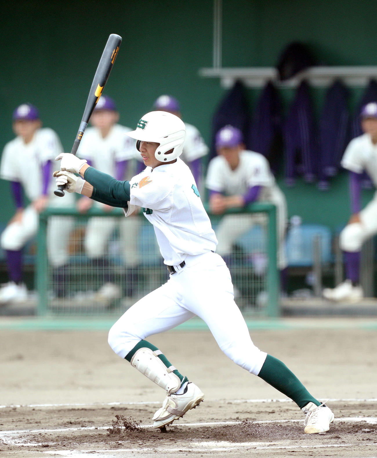 花巻南対専大北上　4回表専大北上1死二塁で内野安打を放つ専大北上・秋山（撮影・木村有優）