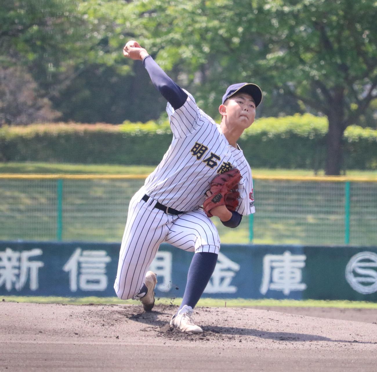 明石商先発の玉田（撮影・林亮佑）