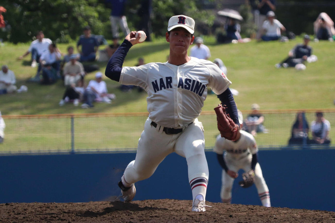 準決勝の市船橋戦で先発し、5回まで無安打投球と好投した習志野のエース、向井（撮影・保坂淑子）