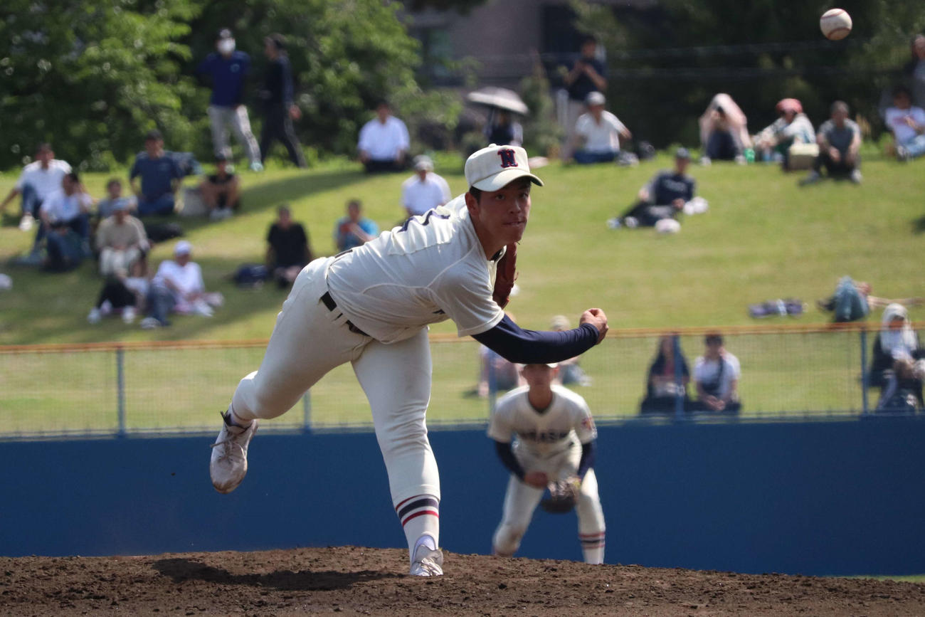 準決勝の市船橋戦で先発し、5回まで無安打投球と好投した習志野のエース、向井（撮影・保坂淑子）