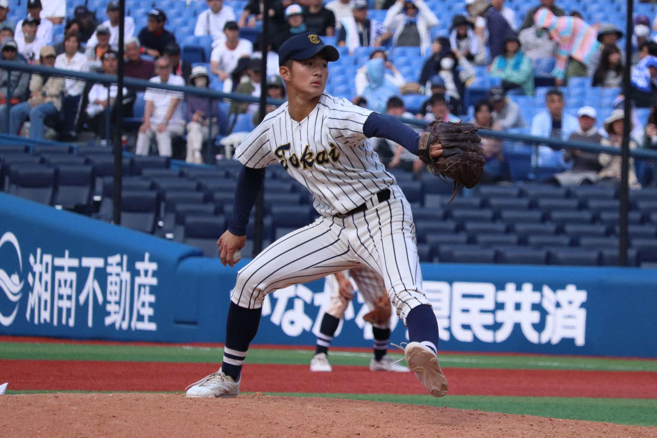 4安打1失点で完投した東海大相模の先発、萩原（撮影・保坂淑子）