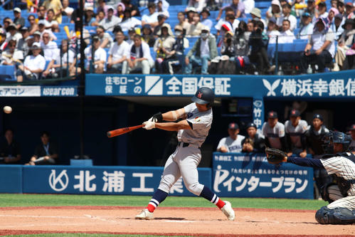 高校野球春季神奈川大会　決勝　東海大相模対横浜　4回裏横浜1死一、三塁、左前適時打を放つ今村（撮影・一樹）
