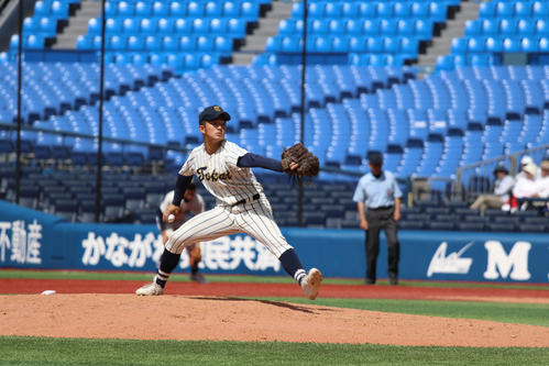 高校野球春季神奈川大会　決勝　東海大相模対横浜　2番手で登板し力投する東海大相模・萩原（撮影・一樹）