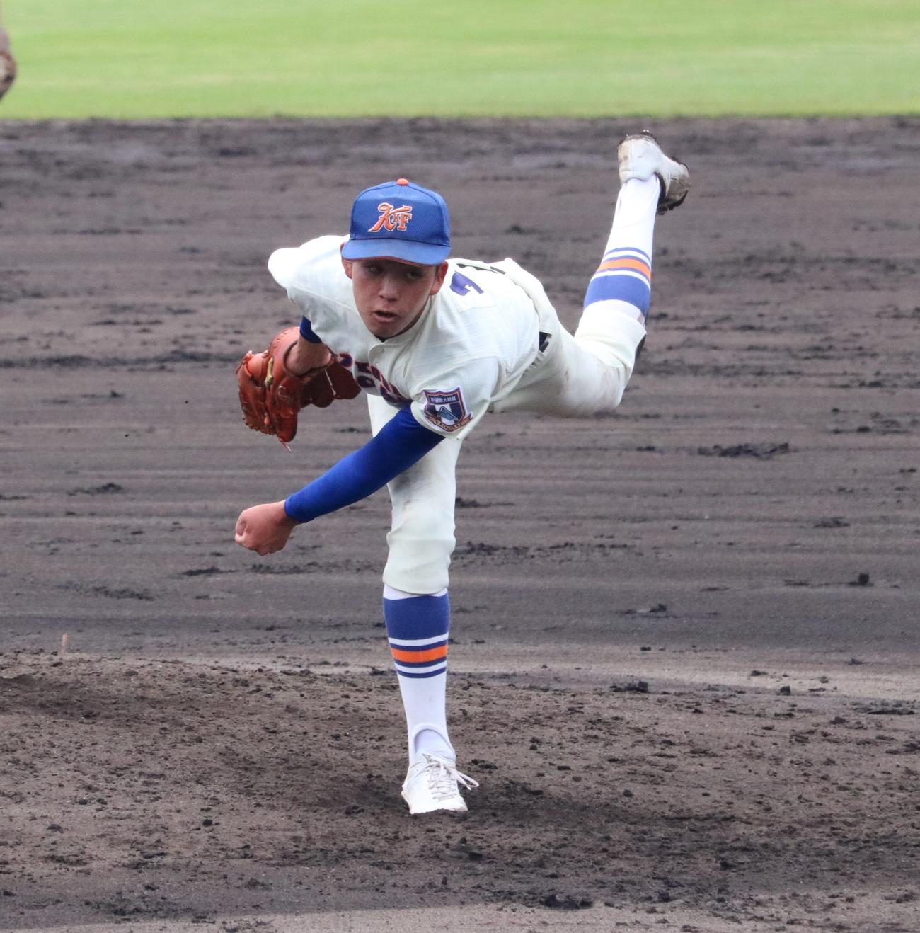 神戸国際大付先発の中塩屋（撮影・林亮佑）