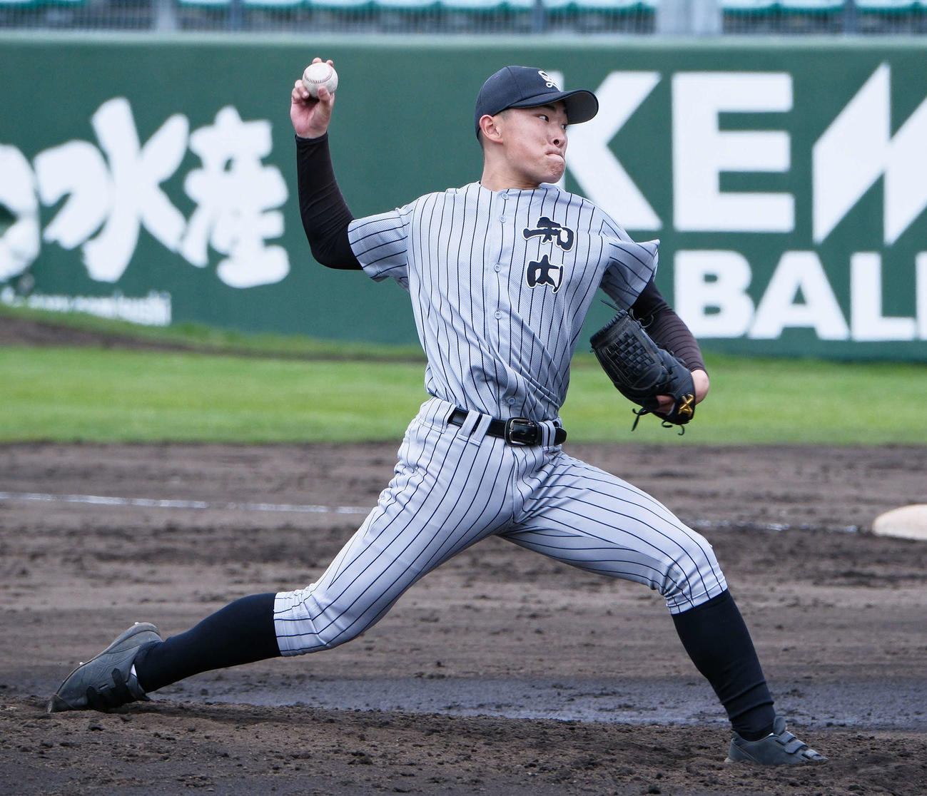 3安打1四球で函館大柏稜を完封した知内の田沢