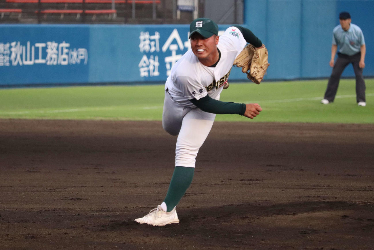 専大松戸、先発、伊藤の投球（撮影・保坂淑子）