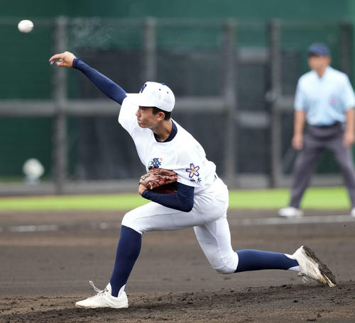 佐野日大対習志野　佐野日大の先発鈴木（撮影・たえ見朱実）