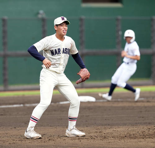 佐野日大対習志野　佐野日大に勝利し笑顔を見せる習志野・向井（撮影・たえ見朱実）