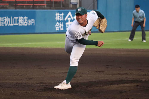 専大松戸、先発、伊藤の投球（撮影・保坂淑子）