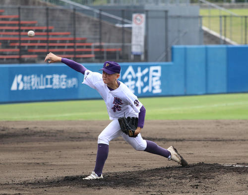 藤代対帝京三　先発し力投する藤代・栗原（撮影・山本佳央）