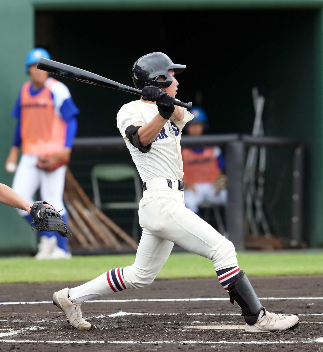 佐野日大対習志野　1回裏習志野1死、左前に二塁打を放つ島原（撮影・たえ見朱実）