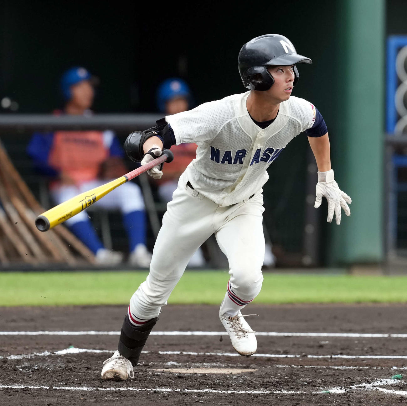 佐野日大対習志野　1回裏習志野1死二塁、右越えに先制の適時二塁打を放った岡田（撮影・たえ見朱実）
