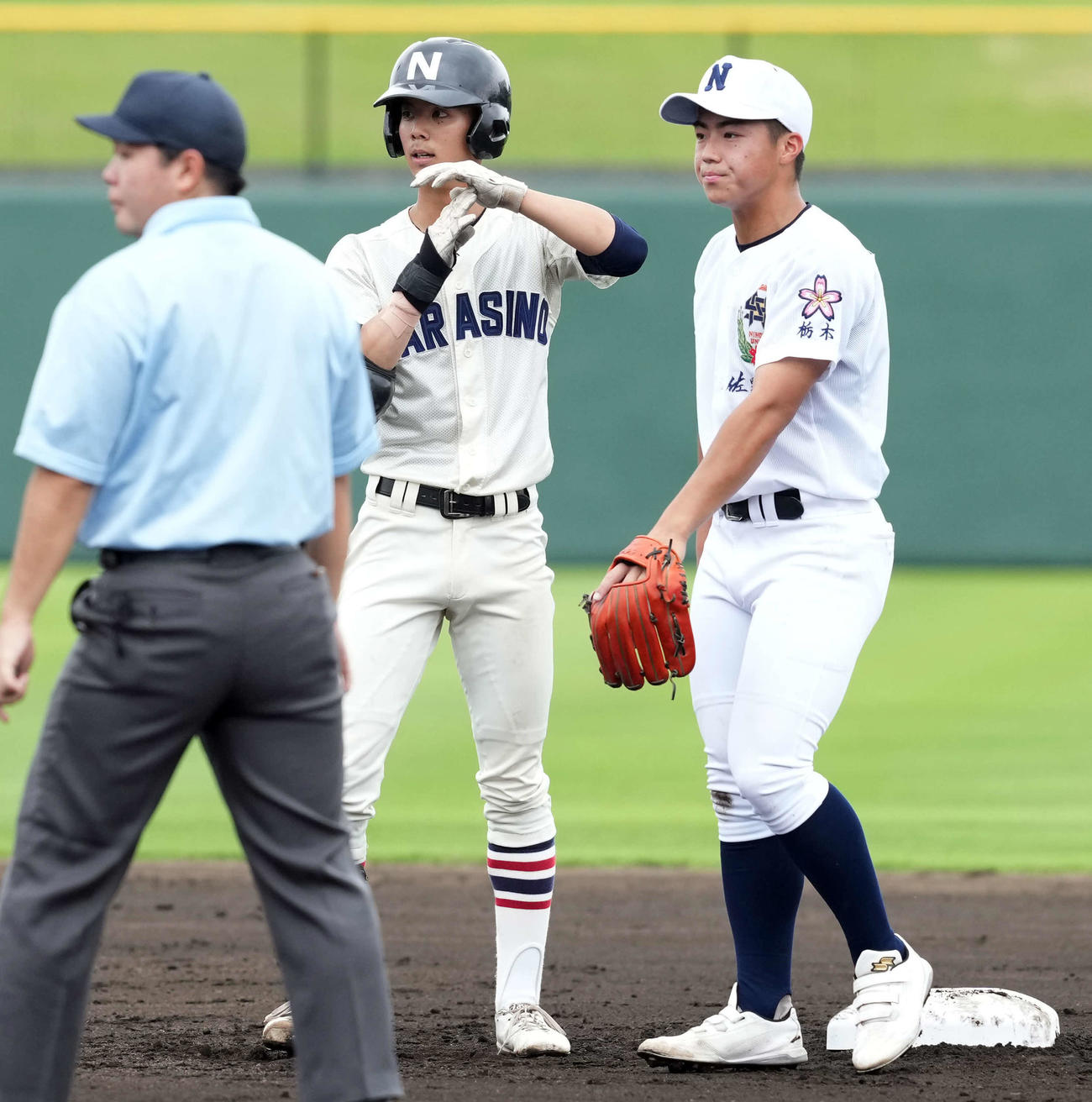 佐野日大対習志野　1回裏習志野1死二塁、右越えに先制の適時二塁打を放った岡田（撮影・たえ見朱実）