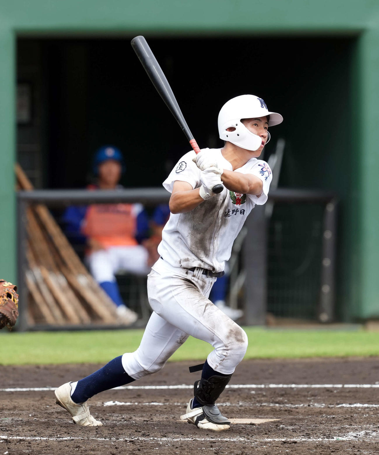 佐野日大対習志野　9回表佐野日大1死、右越えにソロ本塁打を放つ桜井（撮影・たえ見朱実）