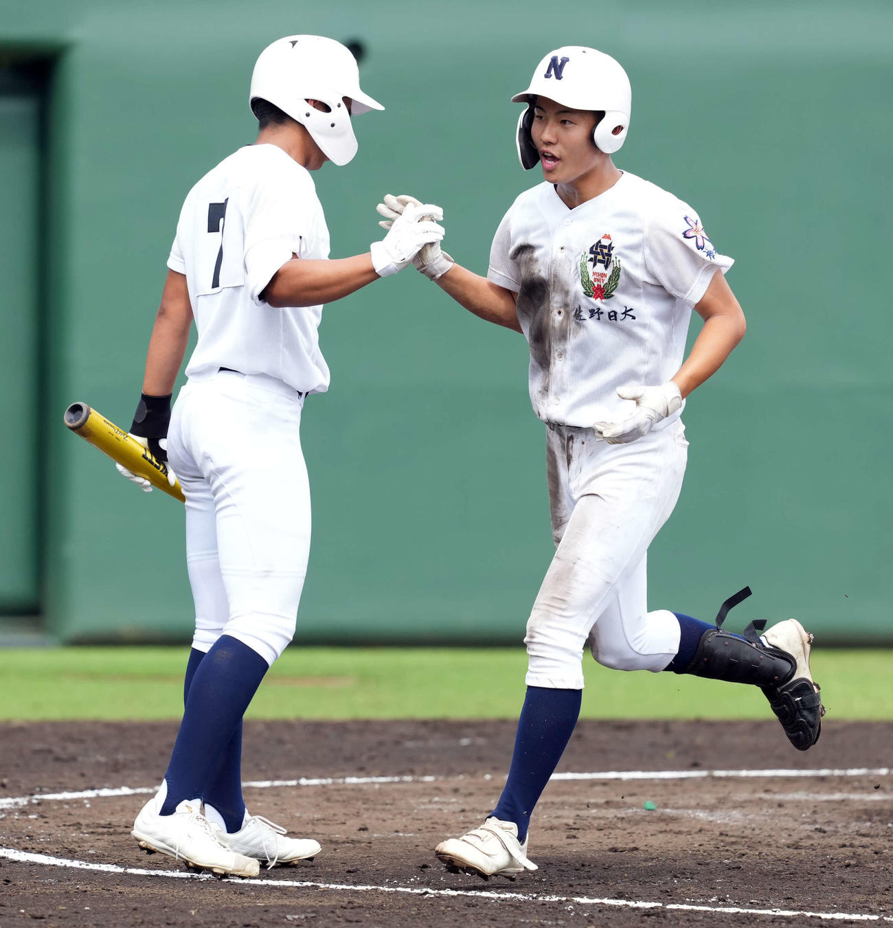 佐野日大対習志野　9回表佐野日大1死、右越えにソロ本塁打を放った桜井（撮影・たえ見朱実）