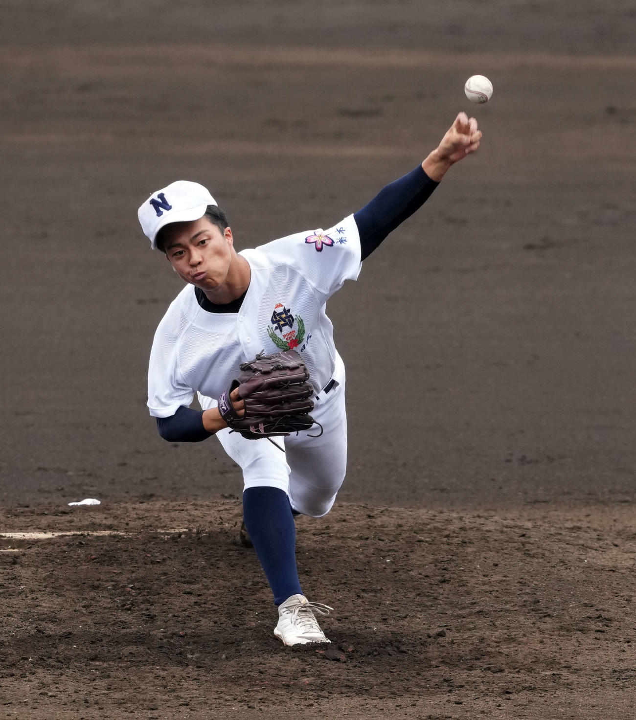 佐野日大対習志野　7回からマウンドに上がった佐野日大・洲永（撮影・たえ見朱実）