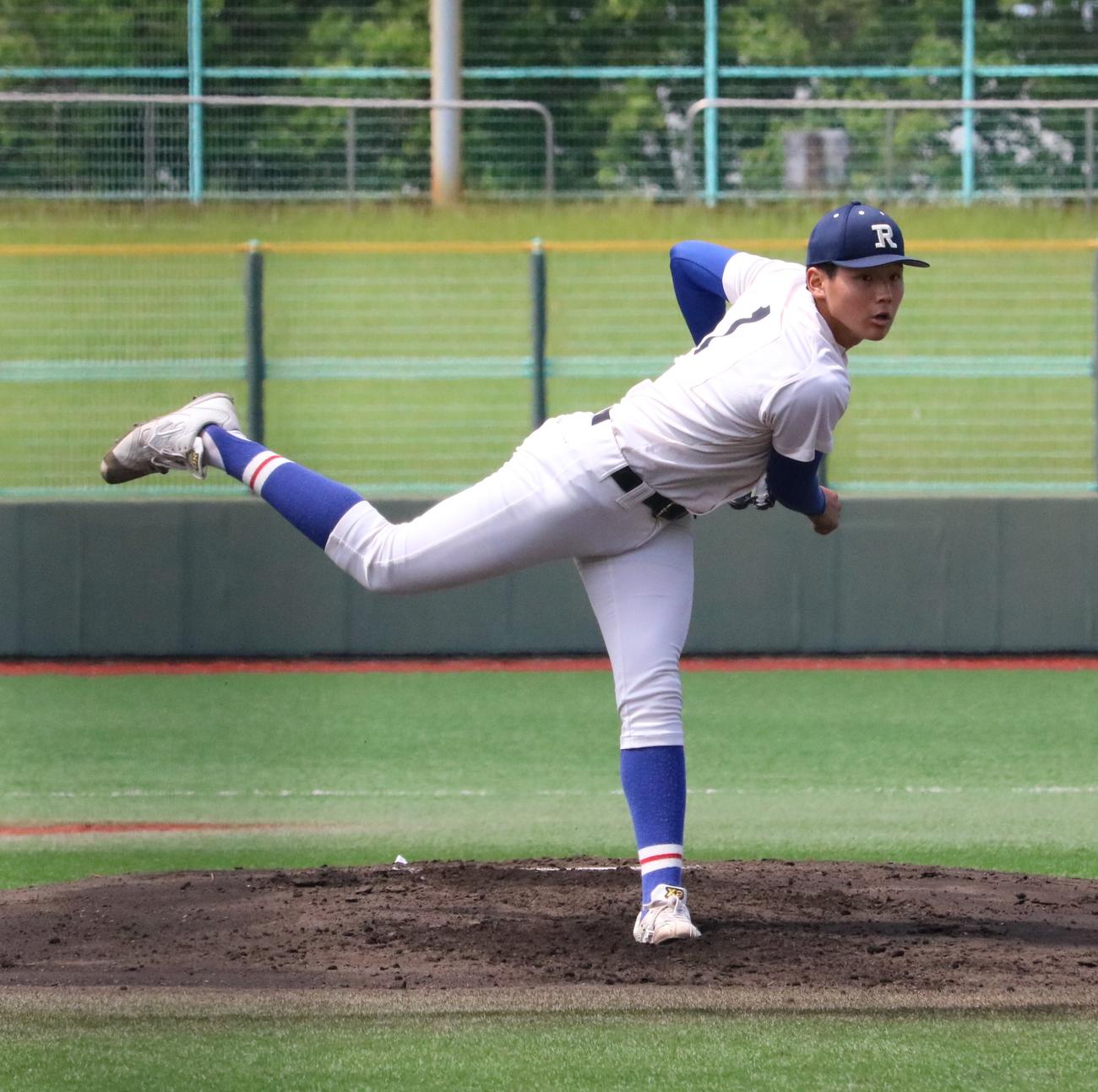 履正社の江藤が先発で力投する（撮影・林亮佑）