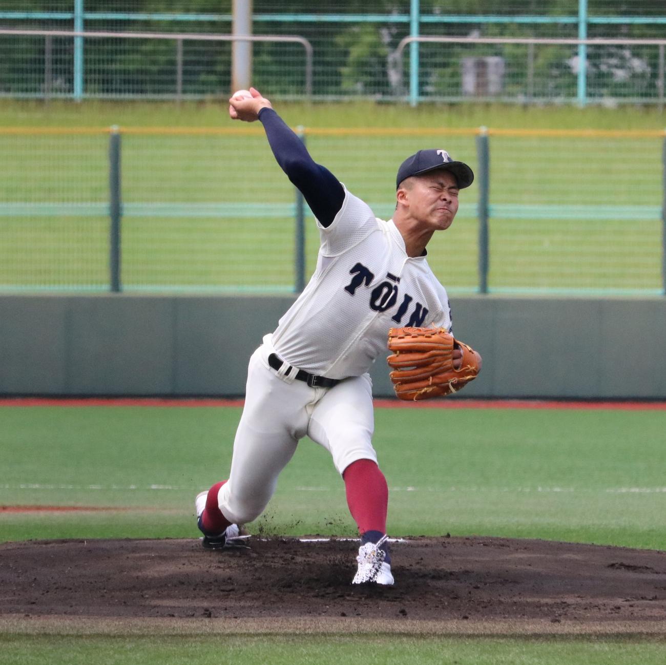 完投勝利した大阪桐蔭の中野大虎投手（撮影・林亮佑）