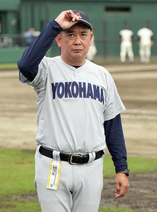 作新学院対横浜　作新学院にコールド勝ちした横浜・村田監督（撮影・たえ見朱実）