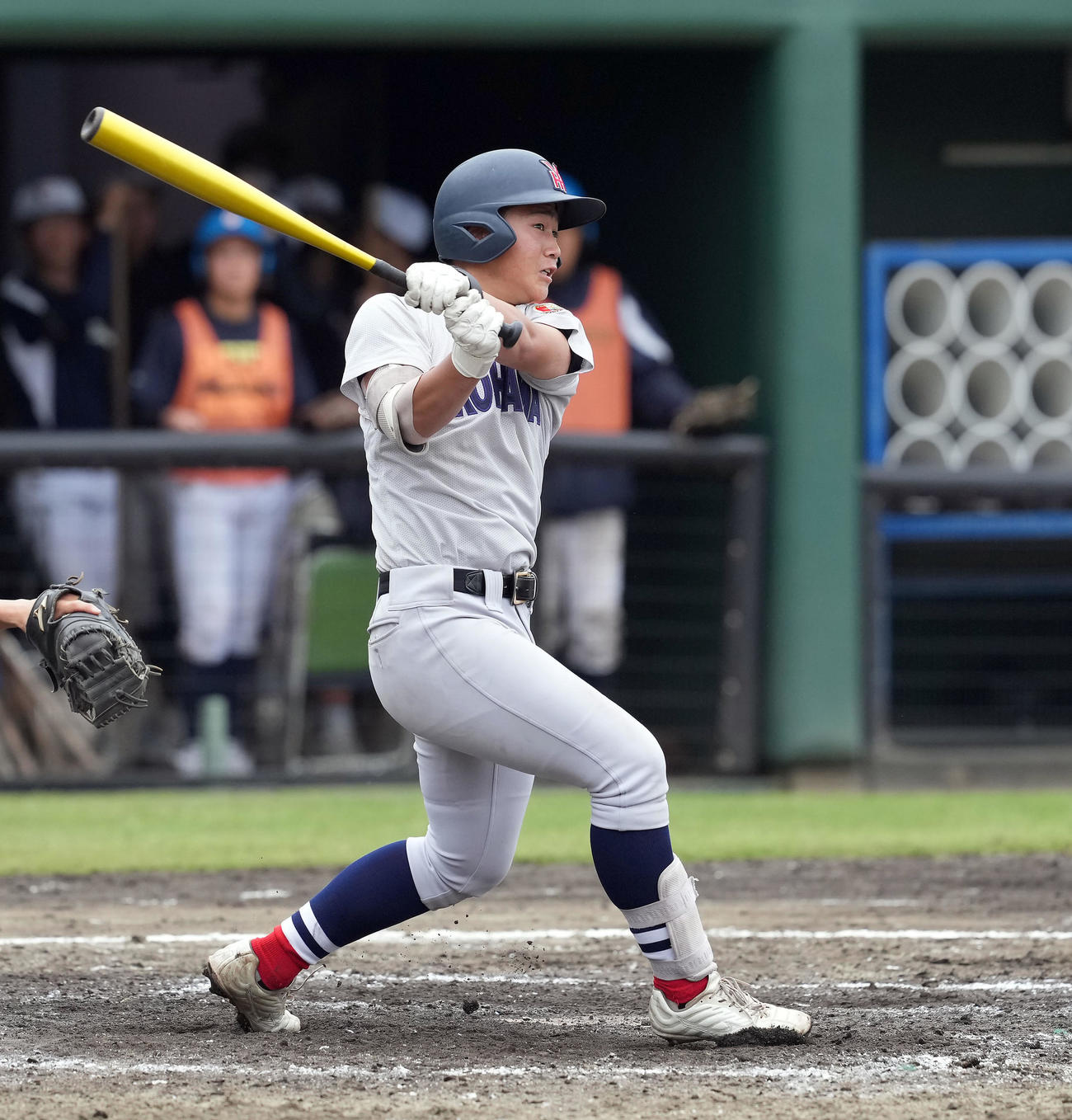 作新学院対横浜　5回裏横浜1死一塁、右越えに2点本塁打を放つ奥村凌（撮影・たえ見朱実）