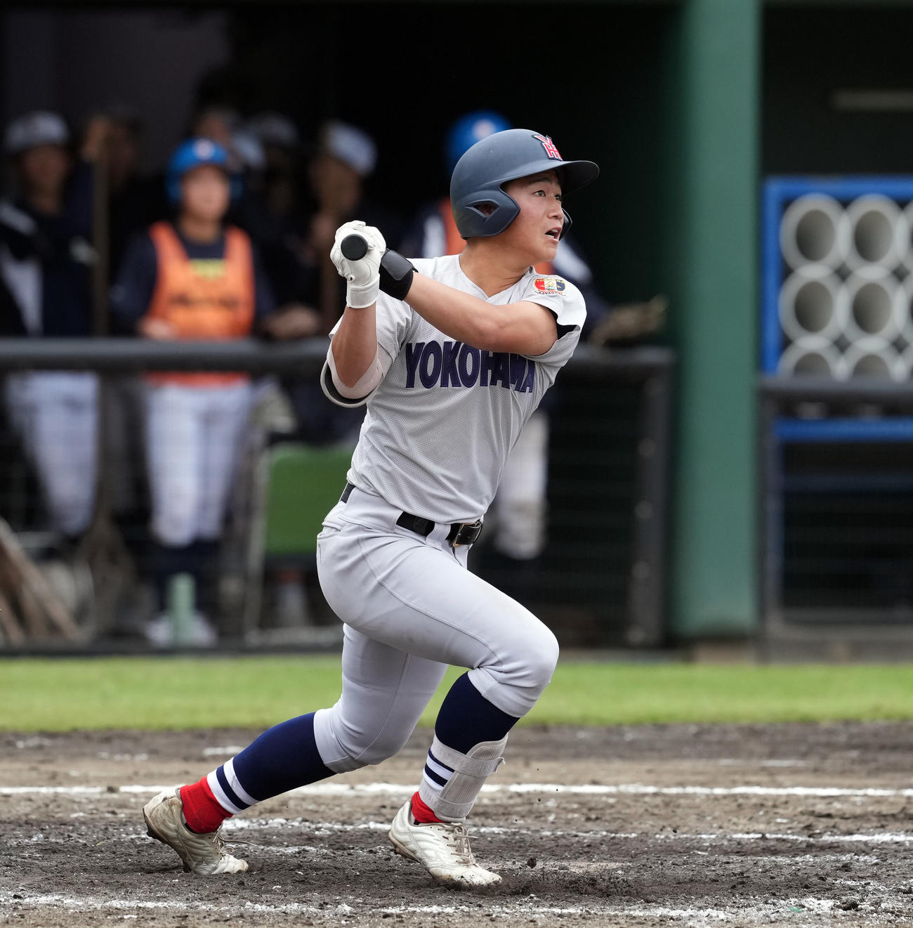作新学院対横浜　5回裏横浜1死一塁、右越えに2点本塁打を放つ奥村凌（撮影・たえ見朱実）
