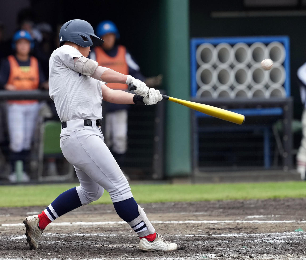 作新学院対横浜　5回裏横浜1死一塁、右越えに2点本塁打を放つ奥村凌（撮影・たえ見朱実）
