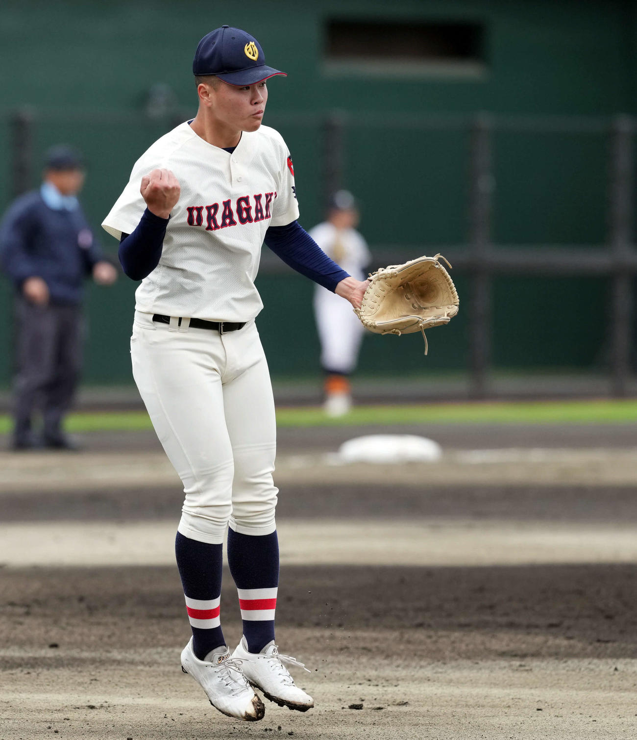 浦和学院対帝京三　1回を無失点に抑えガッツポーズを決める浦和学院の先発吉井（撮影・たえ見朱実）