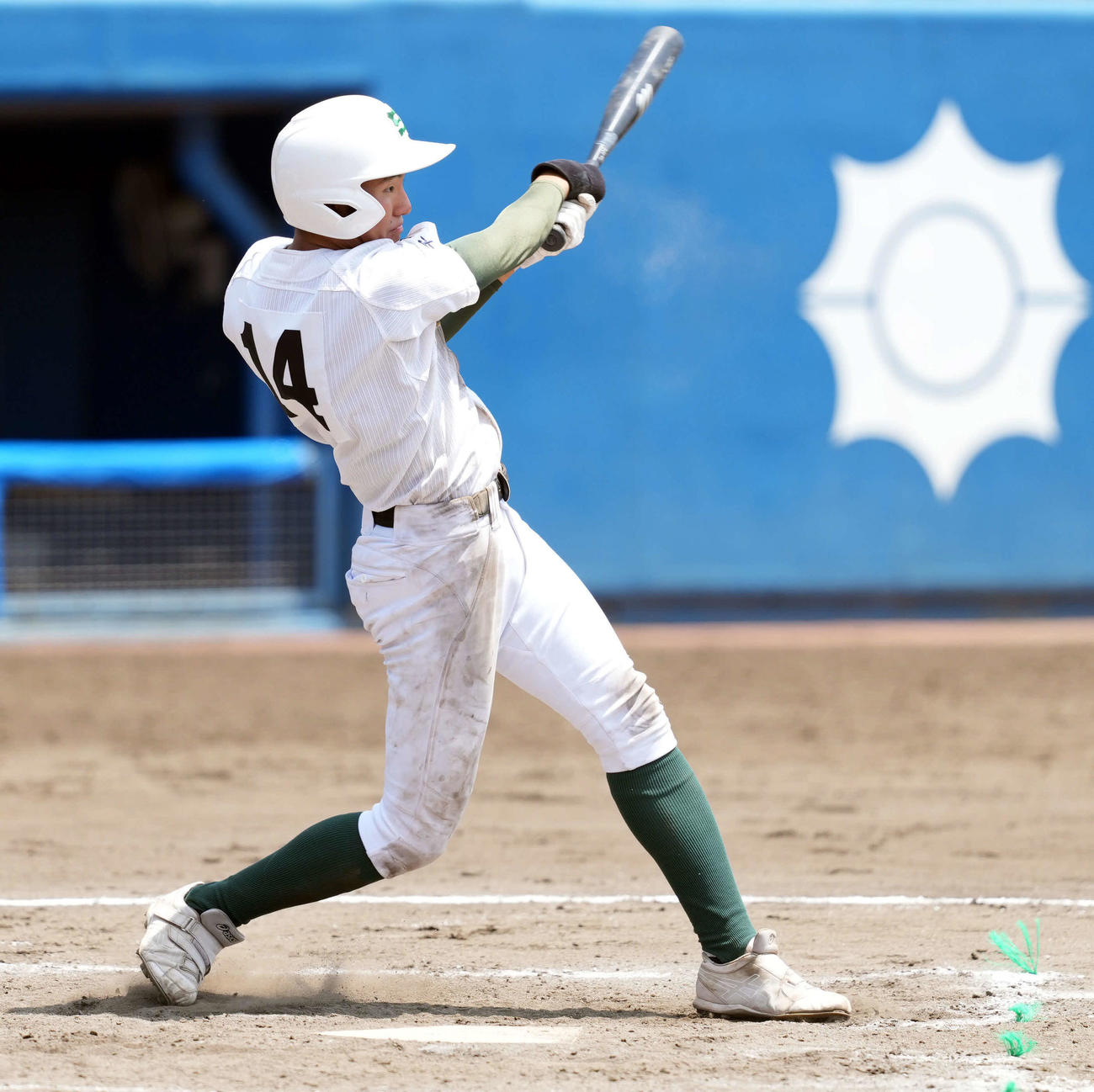 桐生第一対専大松戸　8回裏専大松戸2死二塁、中前適時打を放つ高貝（撮影・たえ見朱実）