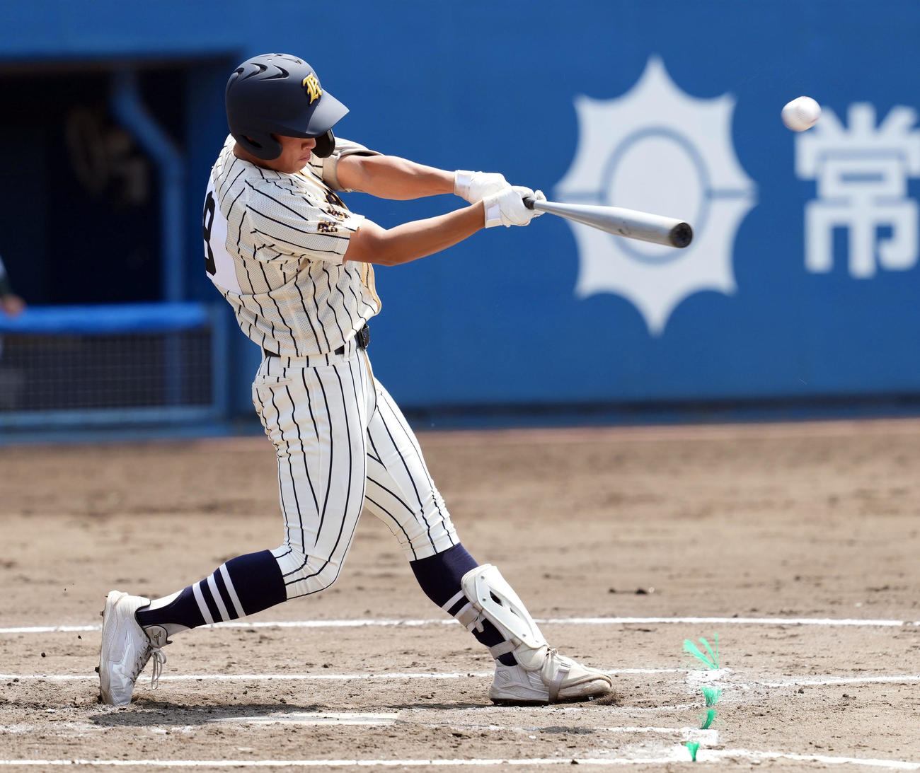 桐生第一対専大松戸　2回表桐生第一無死一塁、左前に同点の適時二塁打を放つ伊藤（撮影・たえ見朱実）