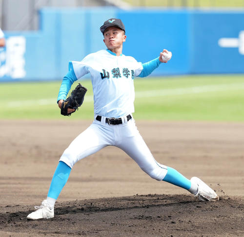 山梨学院対東海大相模　山梨学院の先発檜垣（撮影・たえ見朱実）