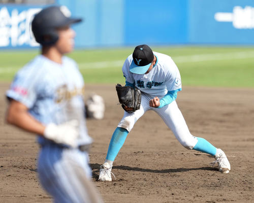 山梨学院対東海大相模　東海大相模に勝利しガッツポーズを決める山梨学院の檜垣（撮影・たえ見朱実）