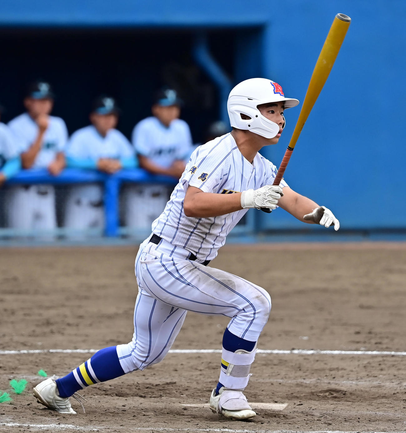 山梨学院対健大高崎　5回裏健大高崎2死一、二塁、右へ2点適時二塁打を放つ栗原（撮影・清水貴仁）