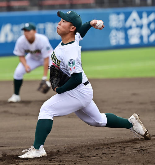 横浜対専大松戸　専大松戸先発の伊藤（撮影・清水貴仁）