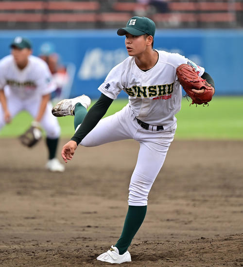 横浜対専大松戸　4回途中から登板する専大松戸・黒田（撮影・清水貴仁）