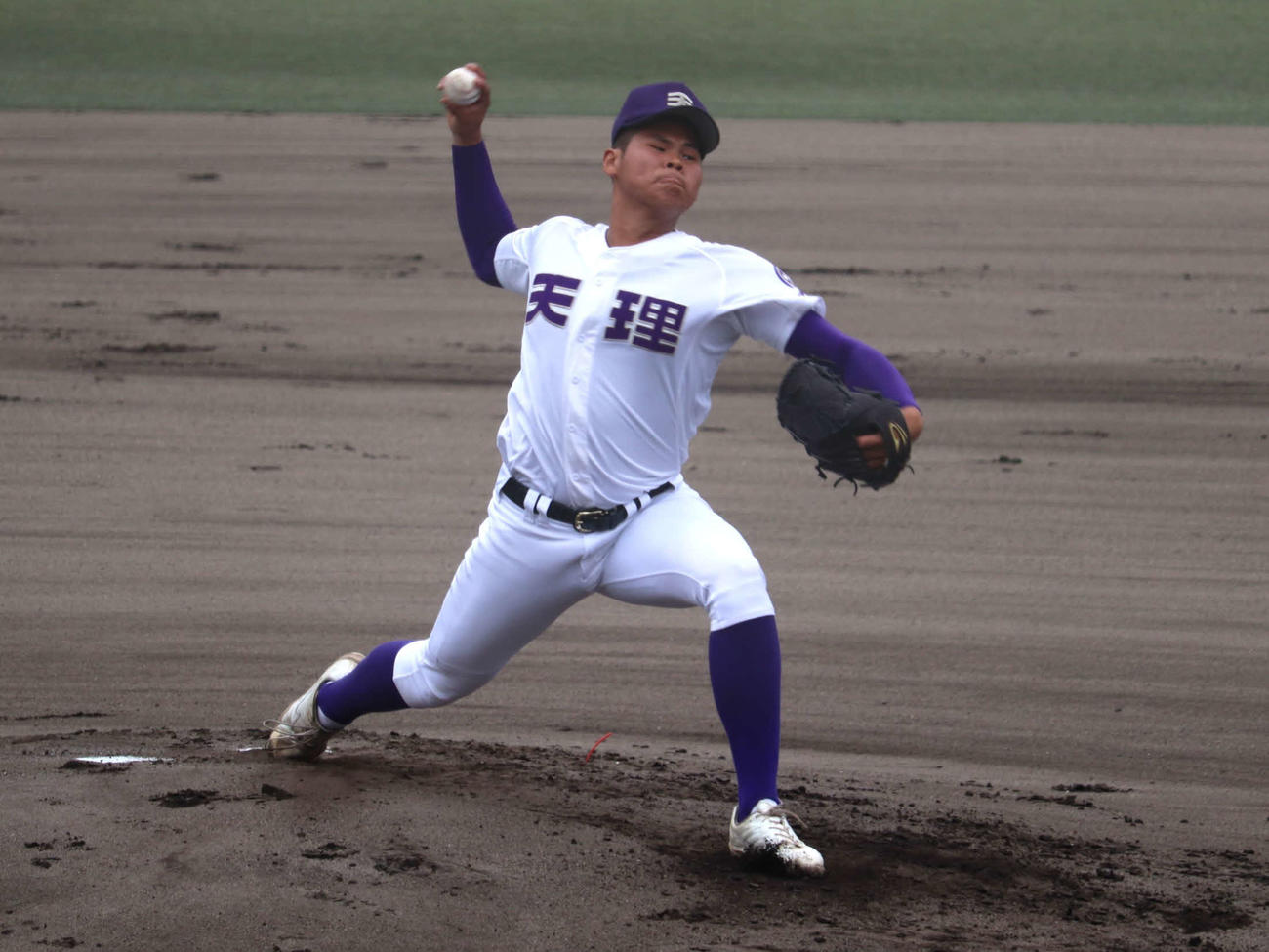 近畿大会1回戦　天理対智弁和歌山　先発した、天理の伊藤（撮影・中島麗）