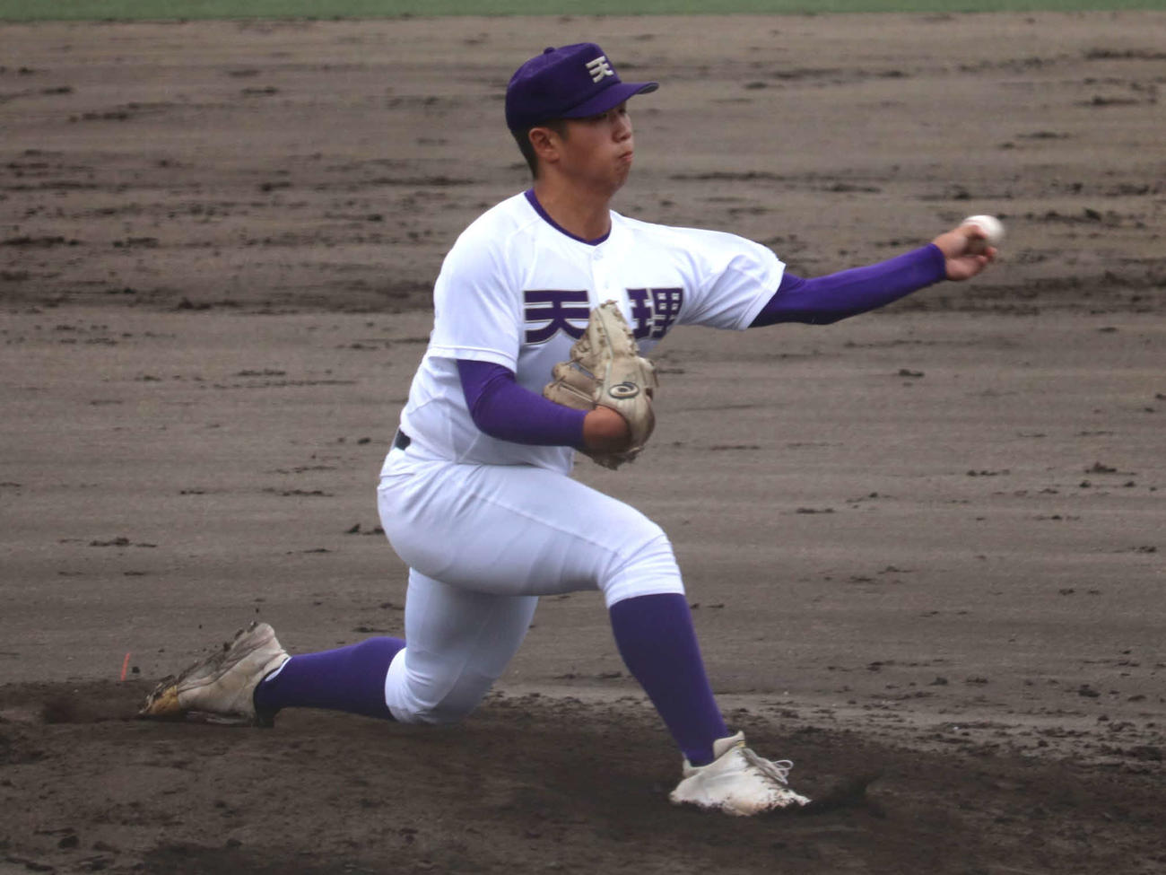 近畿大会1回戦　天理対智弁和歌山　天理の背番号11で3番手、橋本（撮影・中島麗）