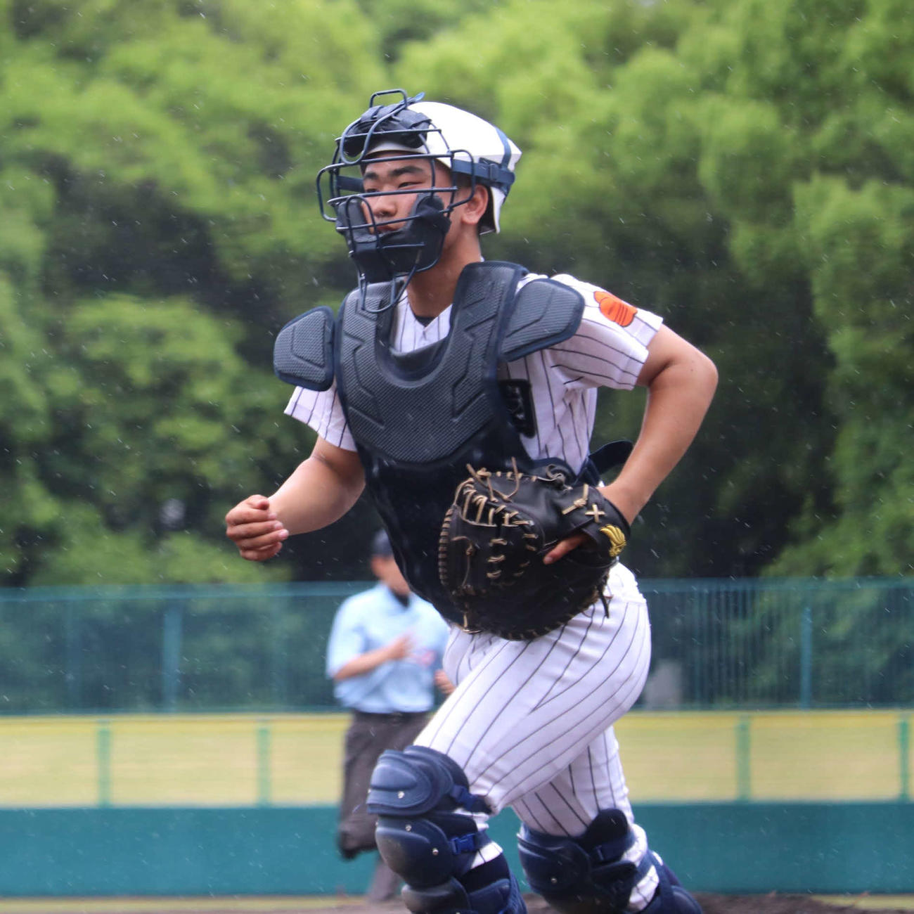 近畿大会1回戦　滋賀学園対奈良　「1番捕手」で先発出場した、滋賀学園の1年生・島尻（撮影・中島麗）