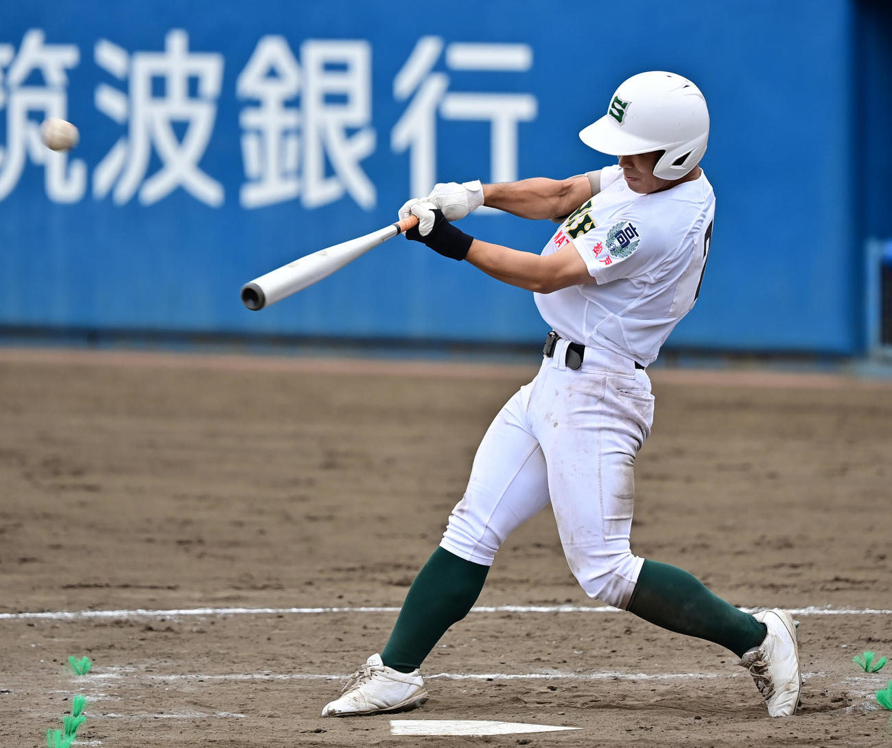 横浜対専大松戸　7回裏専大松戸1死二塁、右越え適時二塁打を放つ土田（撮影・清水貴仁）