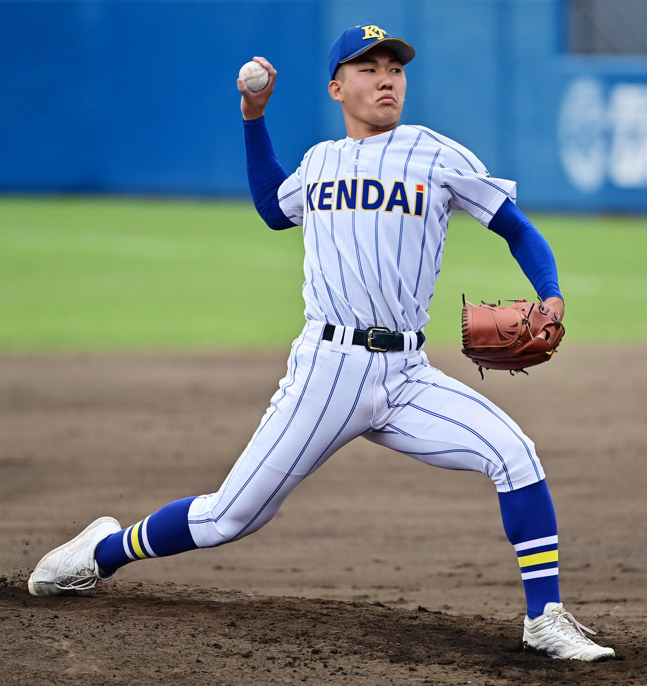 山梨学院対健大高崎　8回から登板した健大高崎・石垣元（撮影・清水貴仁）