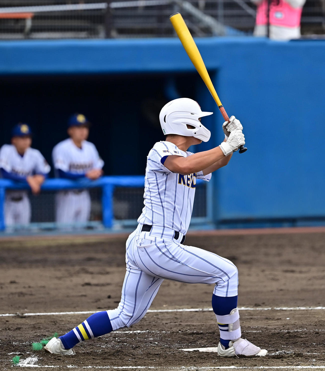 専大松戸対健大高崎　1回裏1死一、三塁、左へ先制適時二塁打を放つ栗原（撮影・清水貴仁）